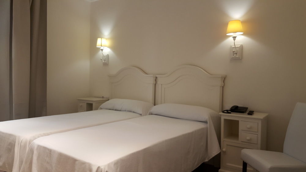 Apartamentos Mr La Racona Santa Llucia Bagian luar foto