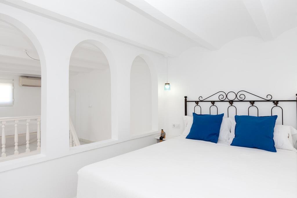Apartamentos Mr La Racona Santa Llucia Bagian luar foto