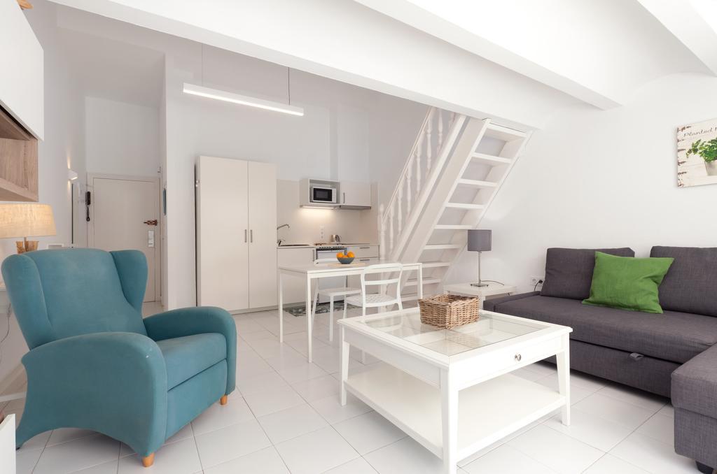 Apartamentos Mr La Racona Santa Llucia Bagian luar foto