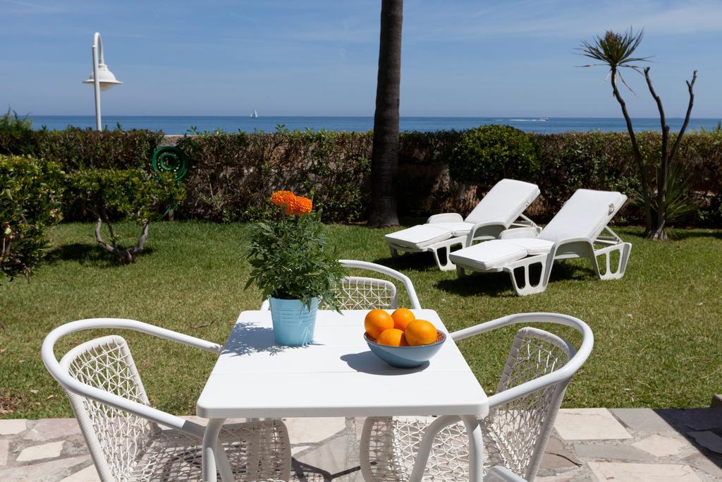 Apartamentos Mr La Racona Santa Llucia Bagian luar foto
